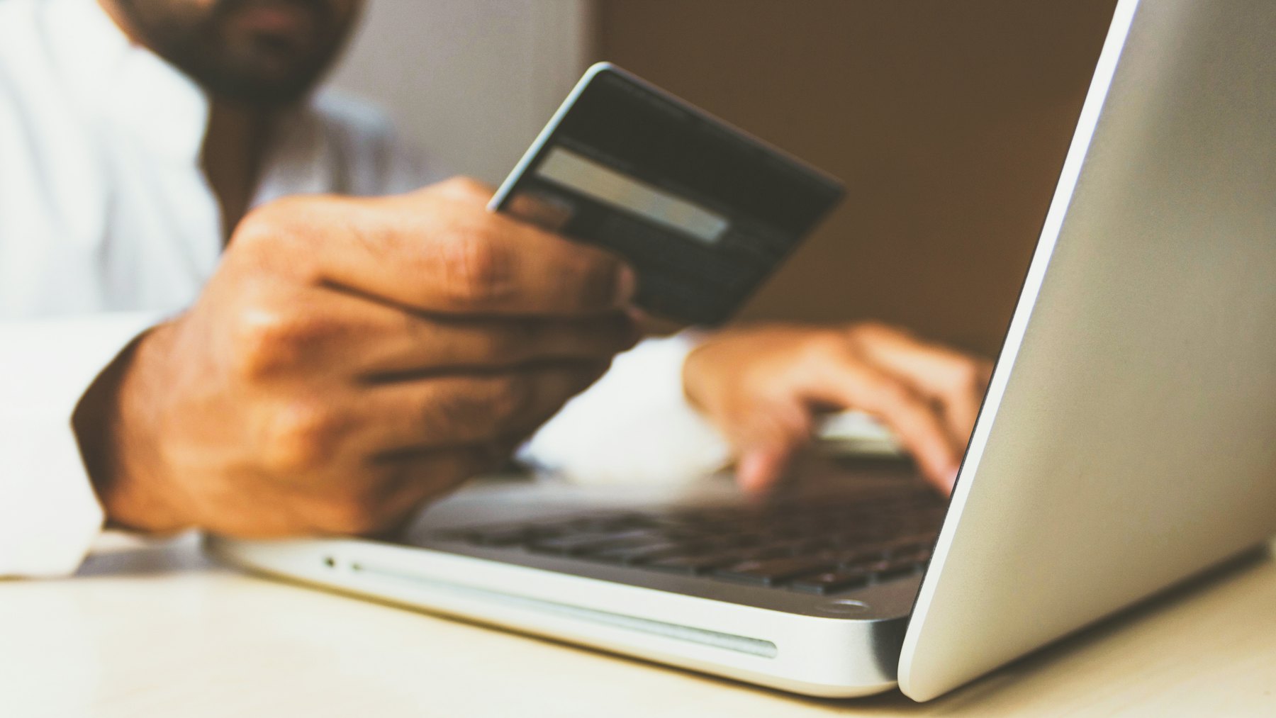Using a bank card with a laptop