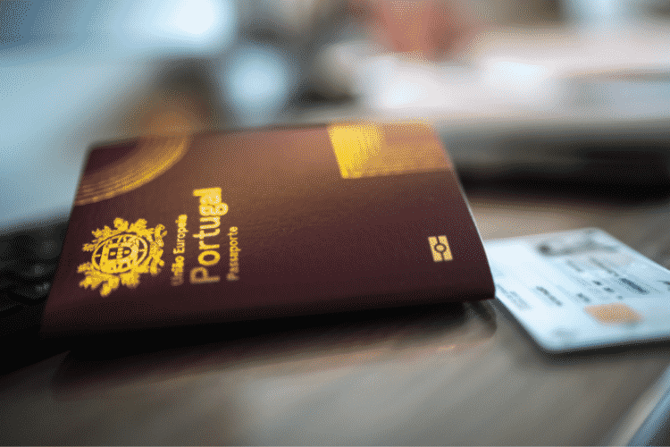 Portuguese passport and card