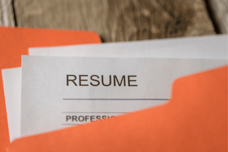 prepare-your-resume-to-find-a-job-in-Portugal