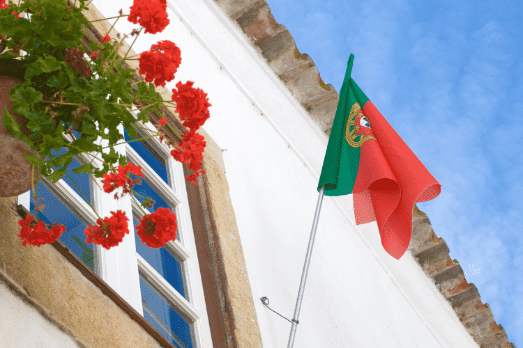 Applying for dual citizenship in Portugal through residency