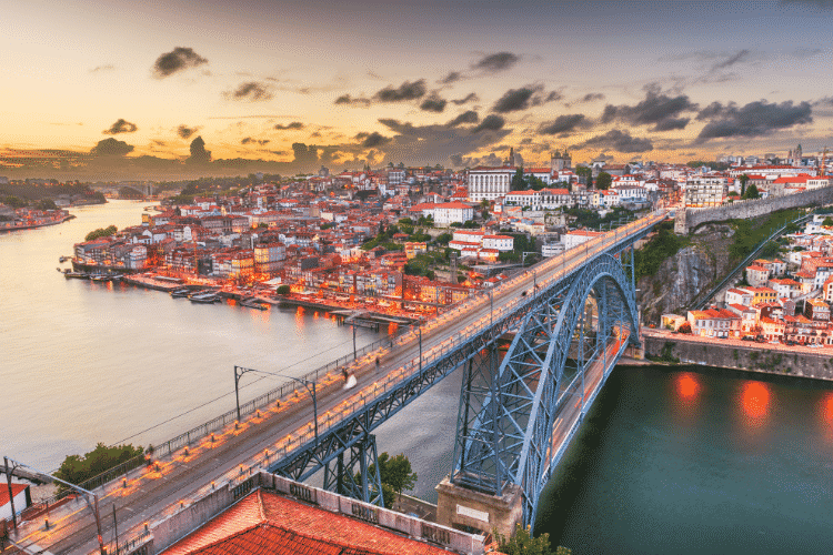 Buying a house in Porto