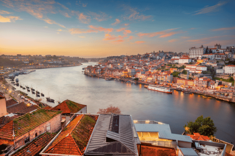 Digital Nomads is Portugal may apply for a D2 Visa or D7 Visa