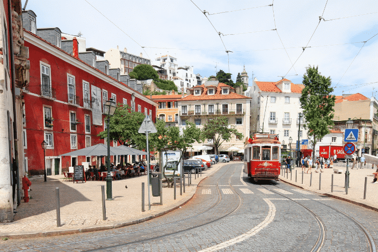 Lisbon real estate market is in a bubble and prices are too high