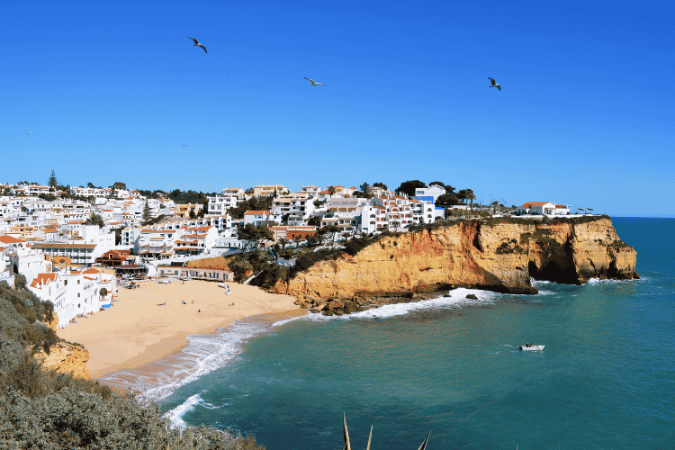 Expats move to the Algarve for the beaches