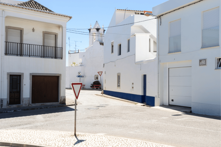 typical-portuguese-houses-in-algarve