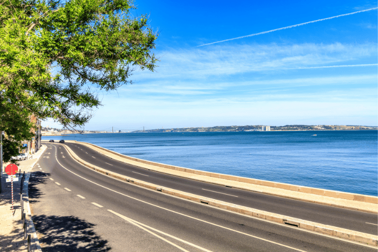 spend-your-life-in-oeiras-and-buy-a-house