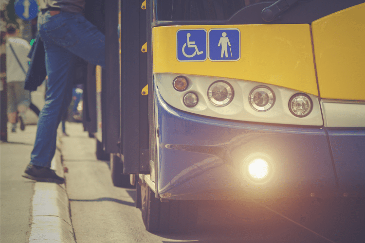 Os transportes públicos no Porto são acessíveis para pessoas com diferentes capacidades