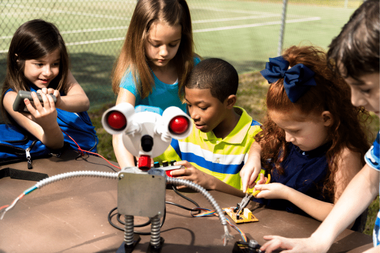 children-learning-robotics-in-school