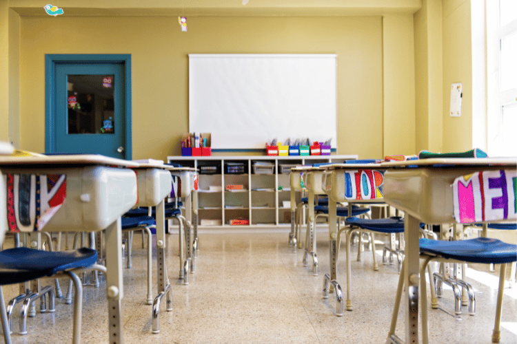 classroom-in-cascais-school