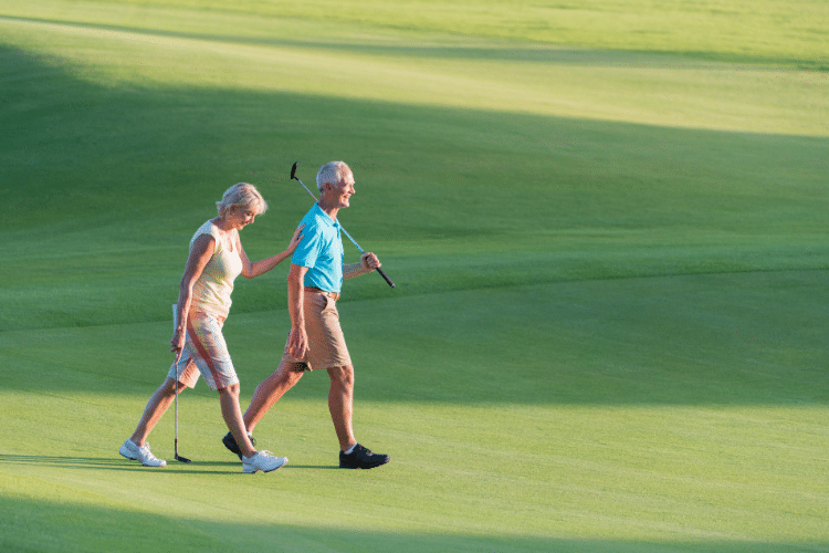 retired-couple-playing-golf-in-portugal