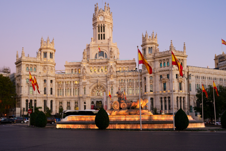 Por que você deve investir na Espanha em 2024