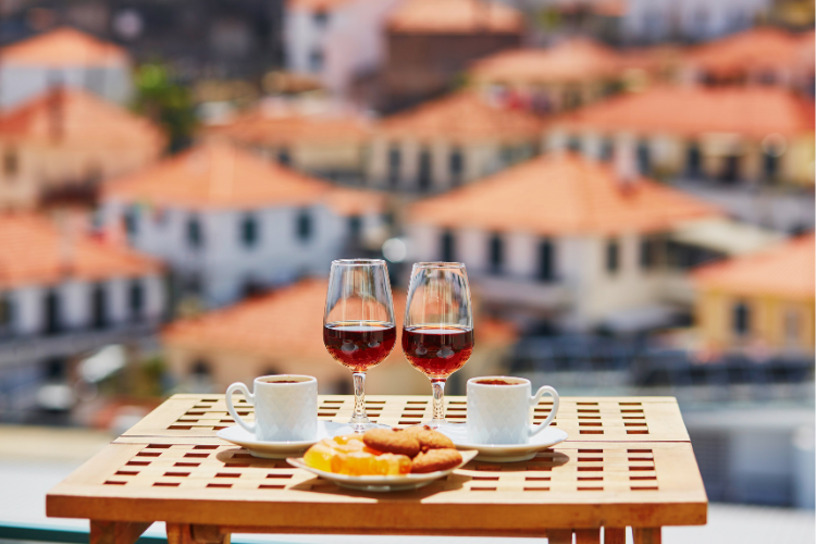 Wine-&-Dine-Exploring-the-Best-Wine-and-Food-Pairings-in-Portugal